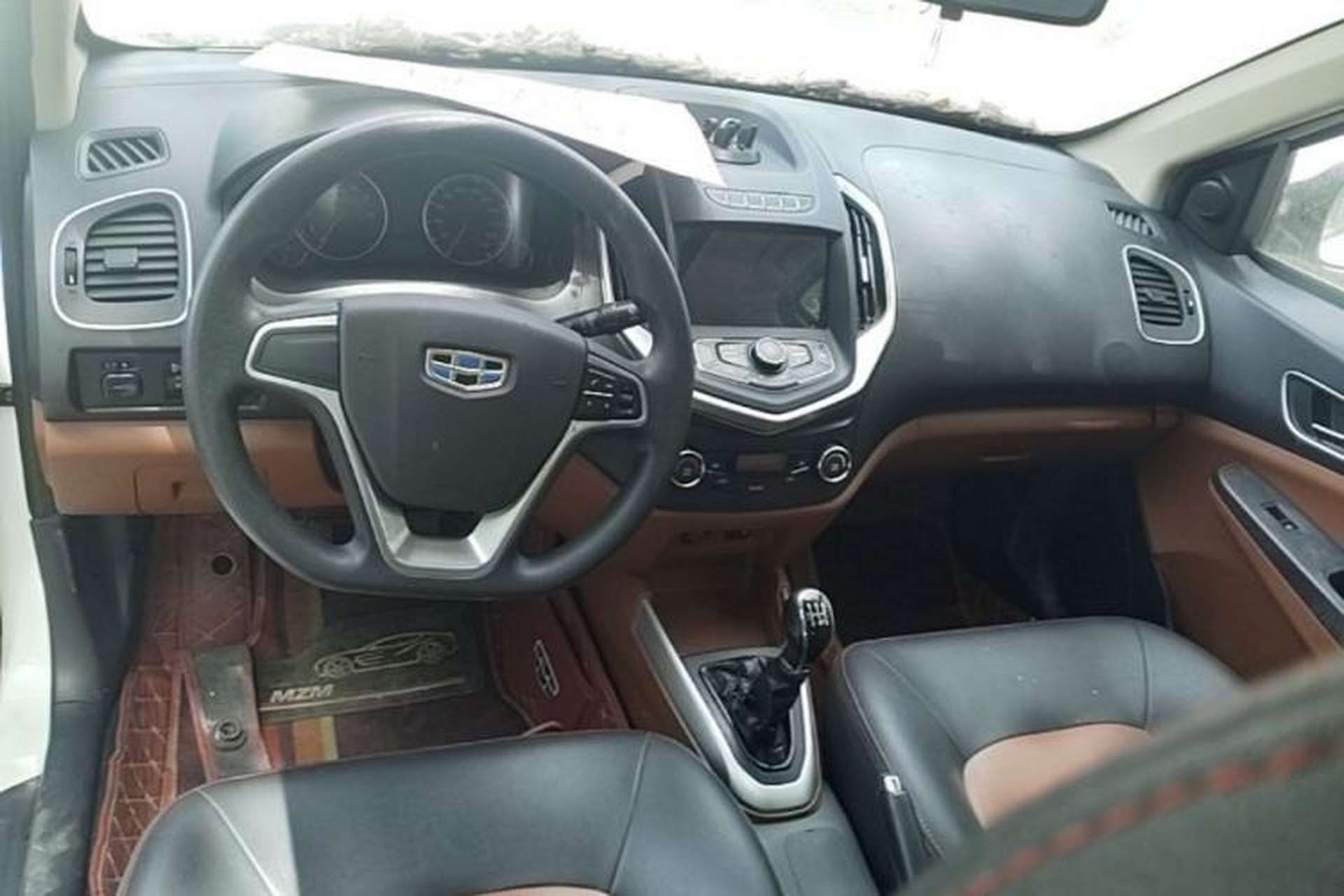 Used Geely Auto Diamond 2016 1.5L Manual Elite Edition Center Console