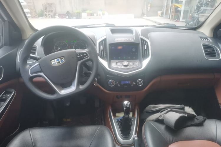 Used Geely Auto Diamond 2016 1.5L Manual Elite Edition Center Console