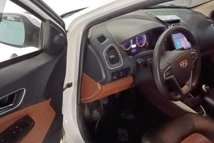 Used Geely Auto Diamond 2016 1.5L Manual Elite Version China IV Standard Driver Seat