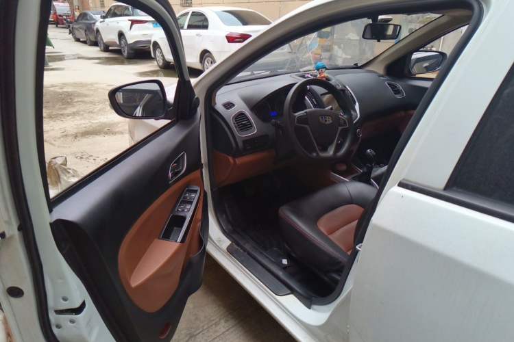 Used Geely Auto Diamond 2016 1.5L Manual Elite Version China IV Standard Driver Seat
