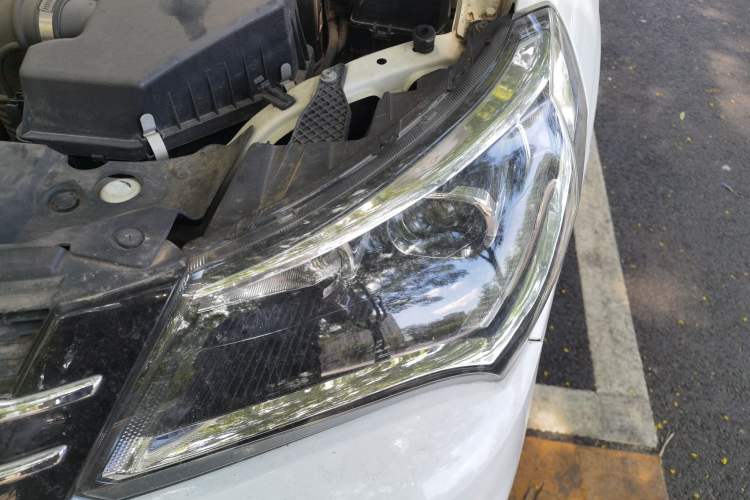 Used Geely Auto Diamond 2016 1.5L Manual Entry-Level Trim Engine Bay Left