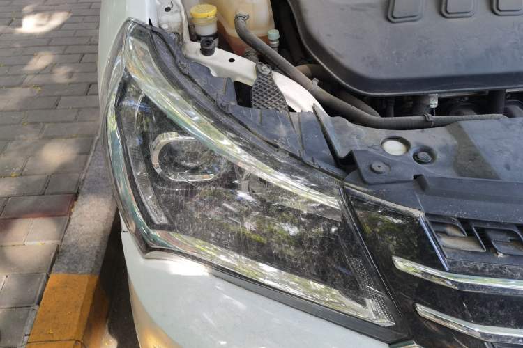Used Geely Auto Diamond 2016 1.5L Manual Entry-Level Trim Engine Bay Right