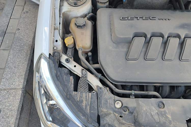 Used Geely Auto Diamond 2016 1.5L Manual Entry-Level Model China IV Standard Engine Bay Right