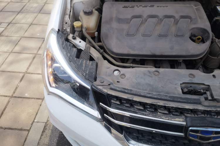 Used Geely Auto Diamond 2016 1.5L Manual Elite Version China IV Standard Engine Bay Right