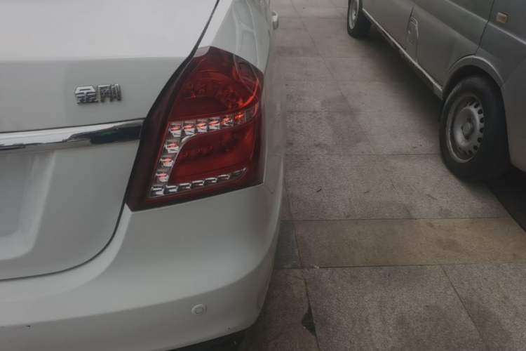 Used Geely Auto Diamond 2016 1.5L Manual Elite Edition Exterior 3