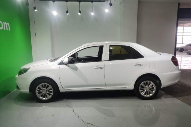 Used Geely Auto Diamond 2016 1.5L Manual Entry-Level Trim Exterior 6