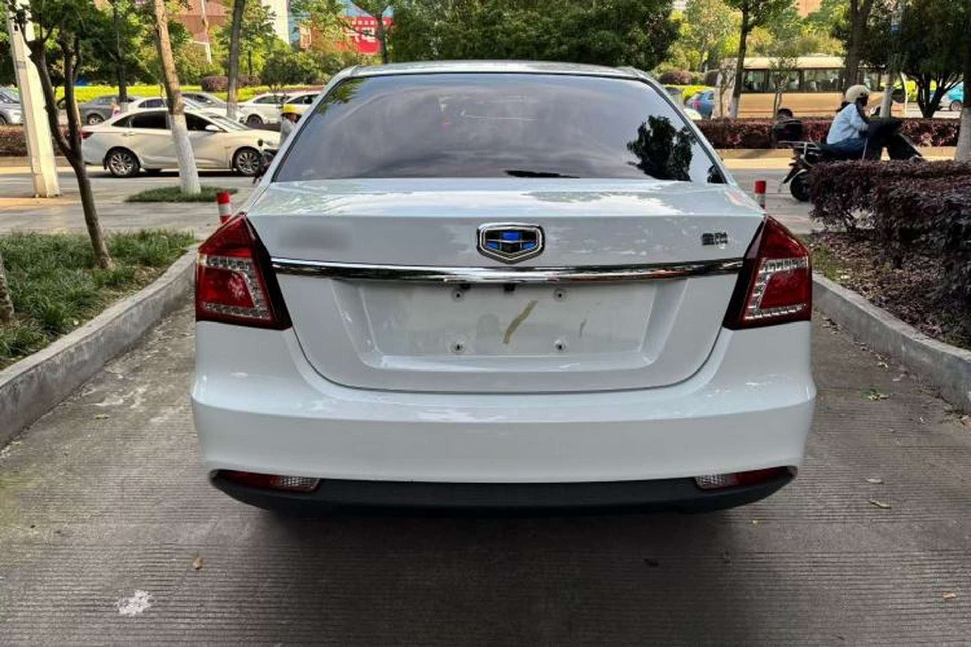 Used Geely Auto Diamond 2016 1.5L Manual Entry-Level Trim Exterior 7