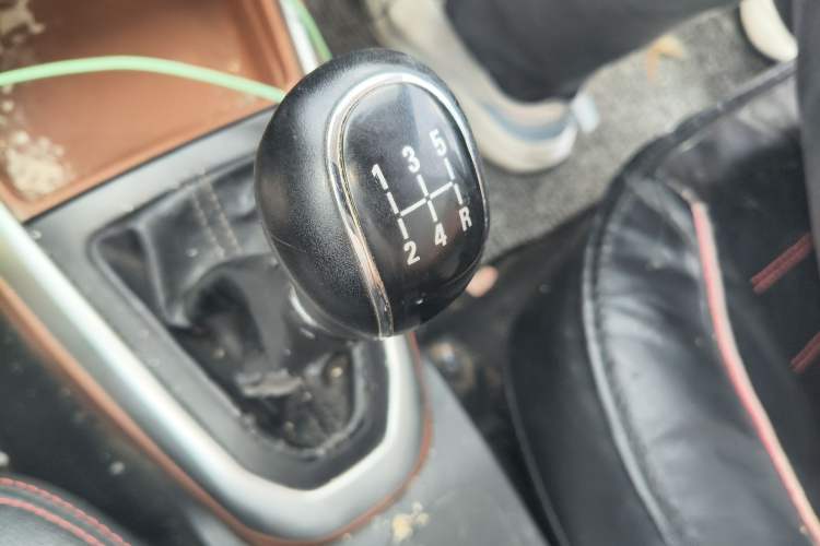 Used Geely Auto Diamond 2016 1.5L Manual Elite Edition Gear Lever