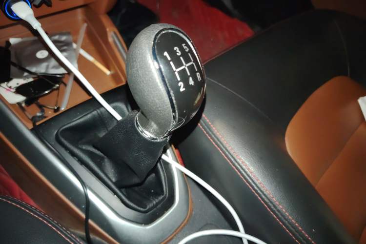 Used Geely Auto Diamond 2016 1.5L Manual Elite Edition Gear Lever