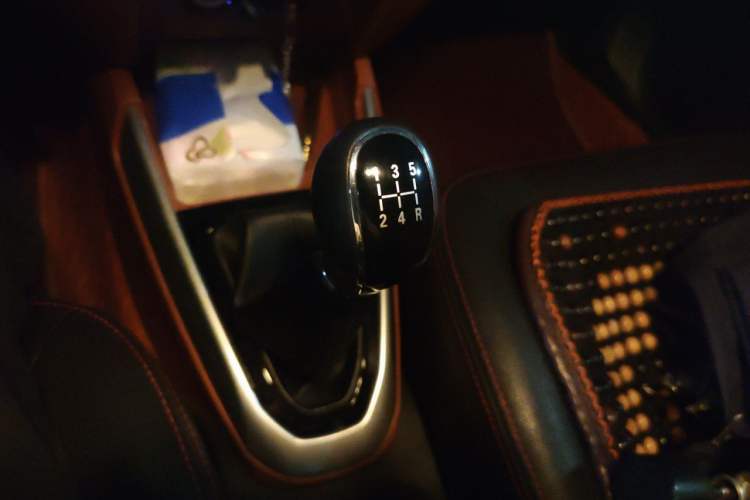 Used Geely Auto Diamond 2016 1.5L Manual Elite Edition Gear Lever