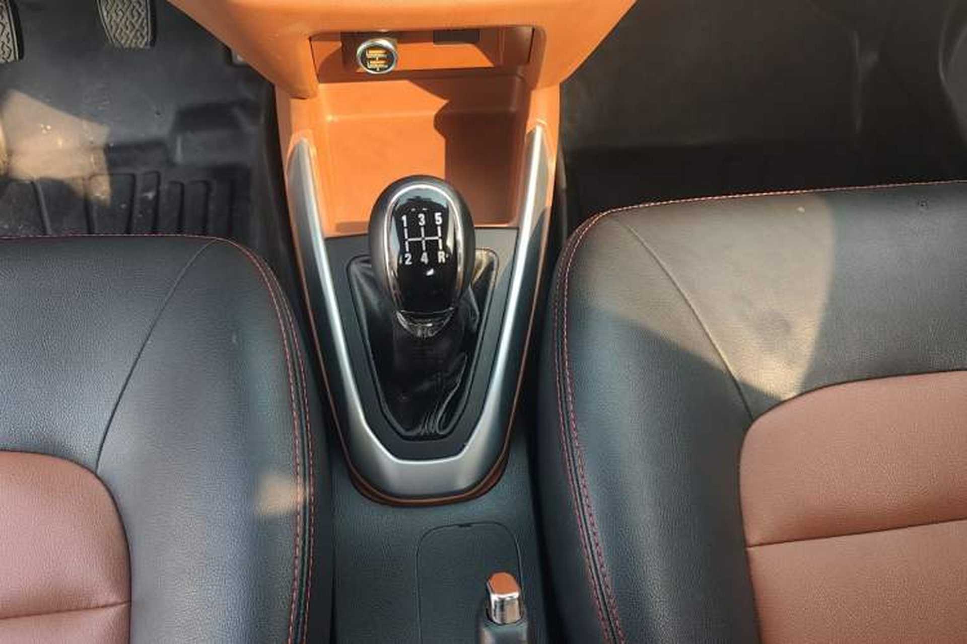 Used Geely Auto Diamond 2016 1.5L Manual Elite Edition Gear Lever