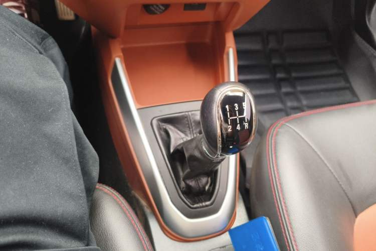 Used Geely Auto Diamond 2016 1.5L Manual Elite Edition Gear Lever