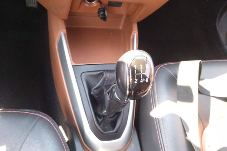 Used Geely Auto Diamond 2016 1.5L Manual Elite Edition Gear Lever