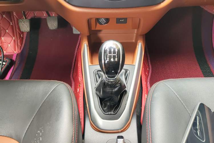 Used Geely Auto Diamond 2016 1.5L Manual Elite Edition Gear Lever