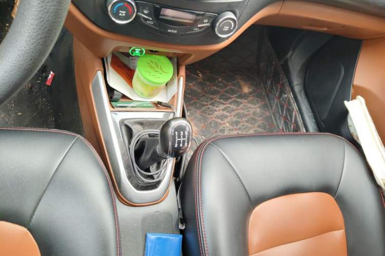 Used Geely Auto Diamond 2016 1.5L Manual Elite Edition Gear Lever