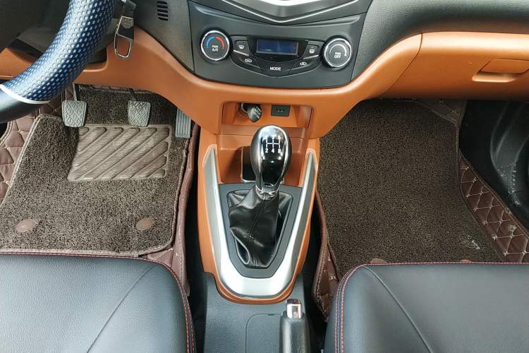 Used Geely Auto Diamond 2016 1.5L Manual Elite Edition Gear Lever
