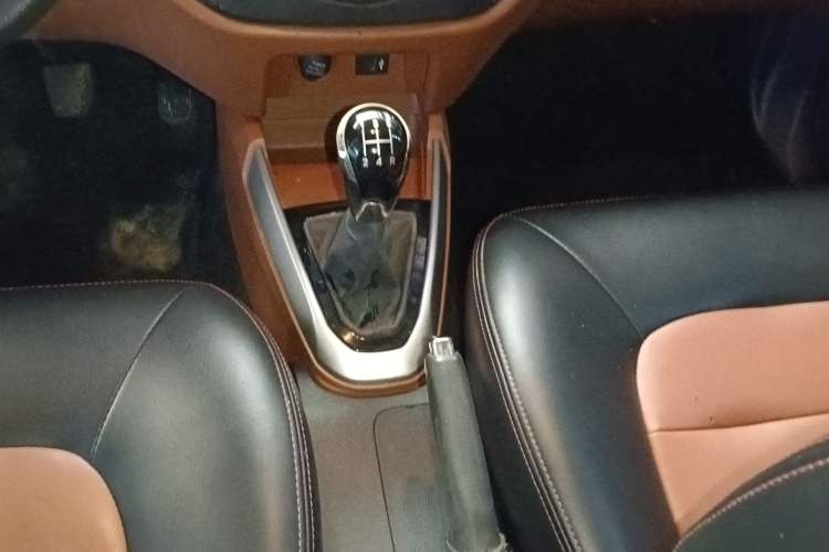 Used Geely Auto Diamond 2016 1.5L Manual Elite Version China IV Standard Gear Lever