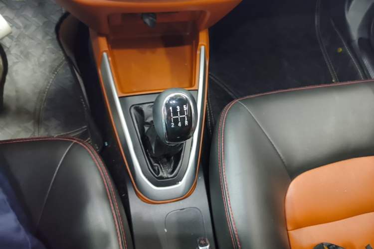 Used Geely Auto Diamond 2016 1.5L Manual Elite Edition Gear Lever
