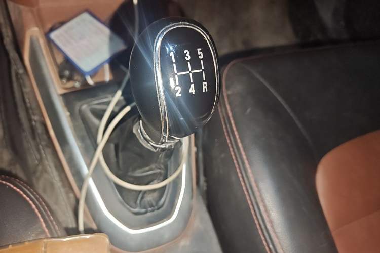 Used Geely Auto Diamond 2016 1.5L Manual Elite Edition Gear Lever