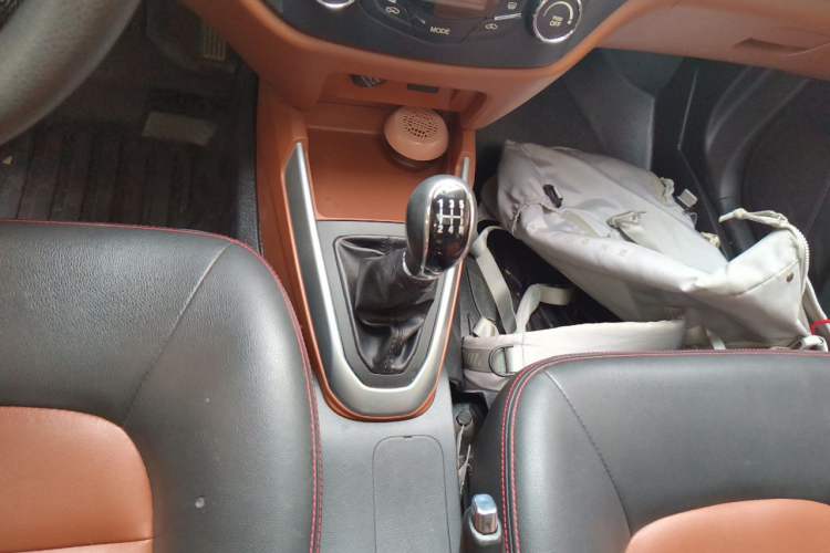 Used Geely Auto Diamond 2016 1.5L Manual Elite Version China IV Standard Gear Lever