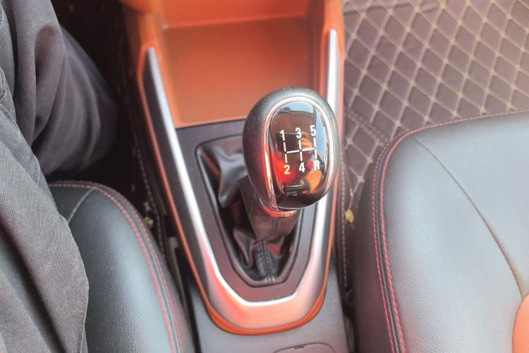 Used Geely Auto Diamond 2016 1.5L Manual Entry-Level Trim Gear Lever