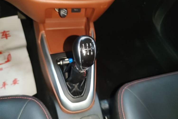 Used Geely Auto Diamond 2016 1.5L Manual Entry-Level Trim Gear Lever