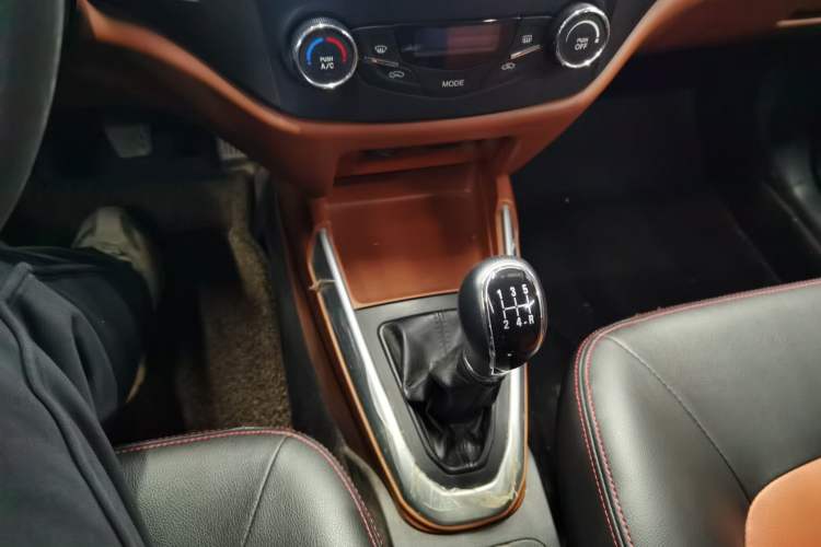 Used Geely Auto Diamond 2016 1.5L Manual Entry-Level Trim Gear Lever