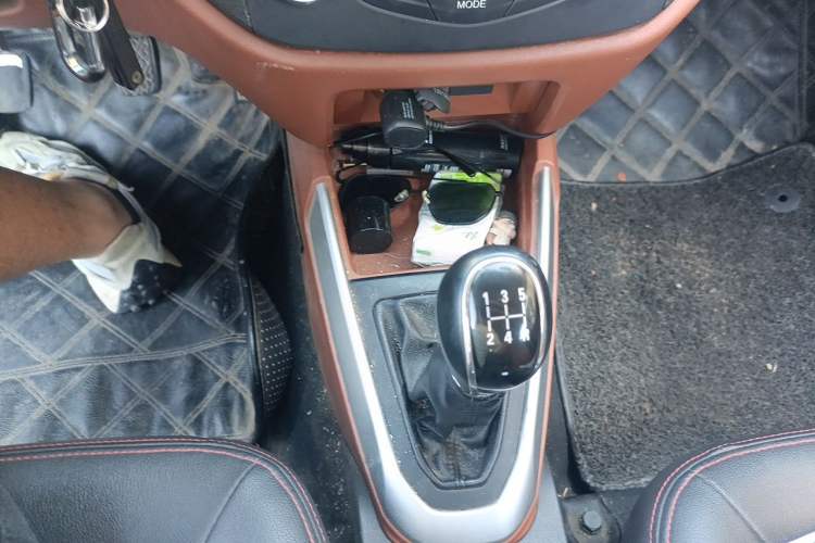 Used Geely Auto Diamond 2016 1.5L Manual Elite Edition Gear Lever
