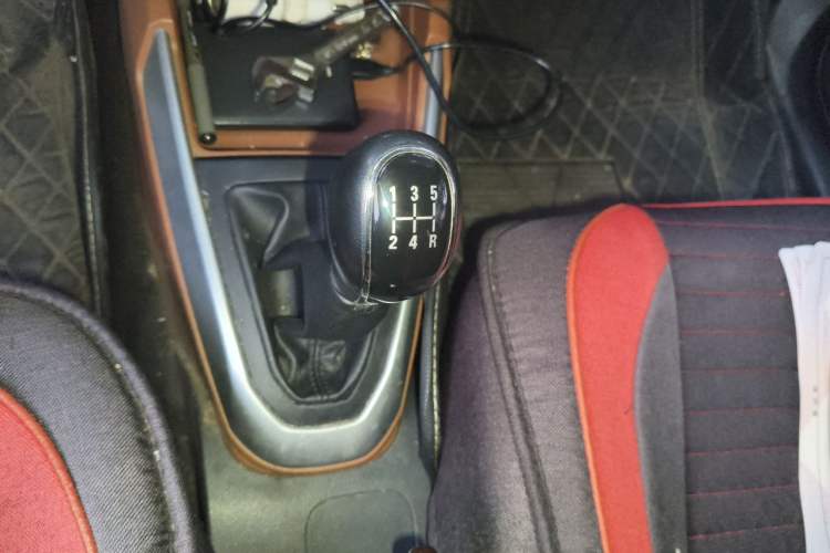 Used Geely Auto Diamond 2016 1.5L Manual Elite Edition Gear Lever