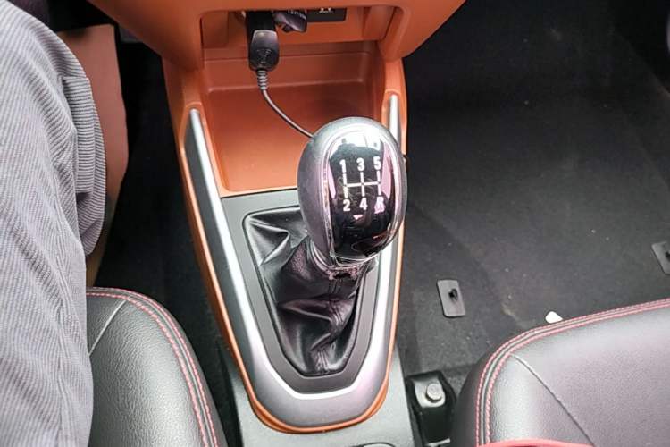 Used Geely Auto Diamond 2016 1.5L Manual Entry-Level Trim Gear Lever
