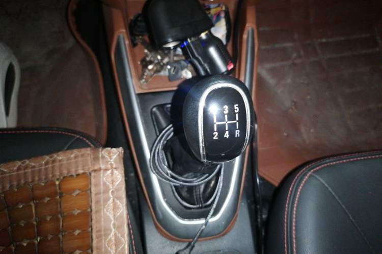 Used Geely Auto Diamond 2016 1.5L Manual Elite Edition Gear Lever