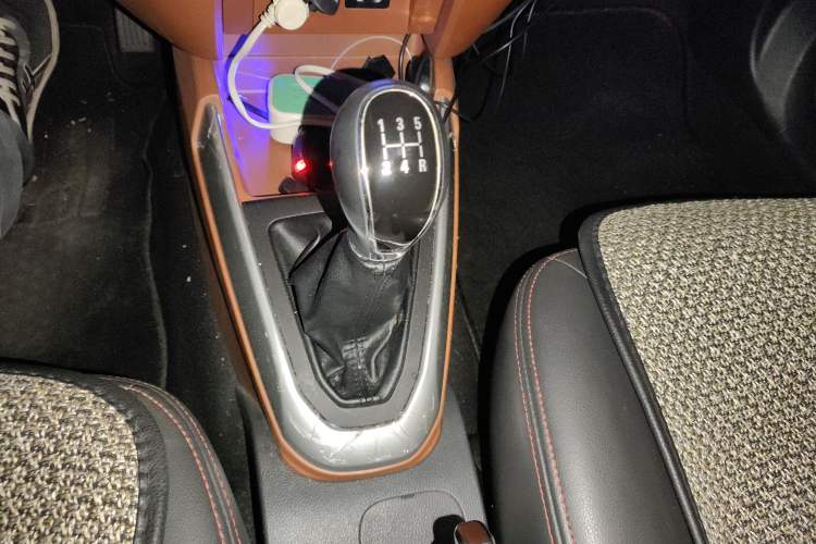 Used Geely Auto Diamond 2016 1.5L Manual Elite Edition Gear Lever