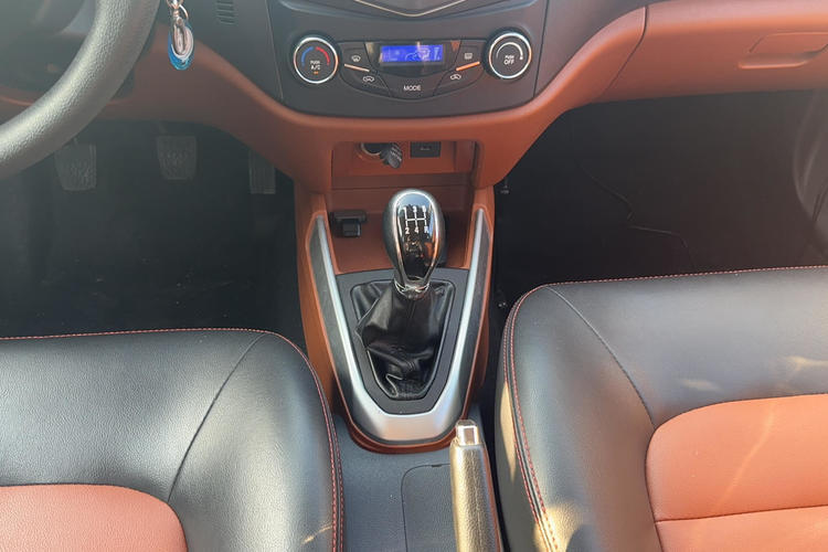 Used Geely Auto Diamond 2016 1.5L Manual Elite Edition Gear Lever