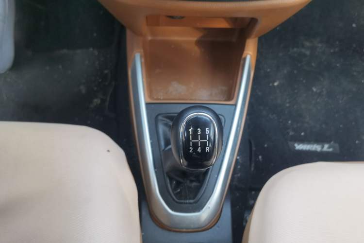 Used Geely Auto Diamond 2016 1.5L Manual Elite Version China IV Standard Gear Lever