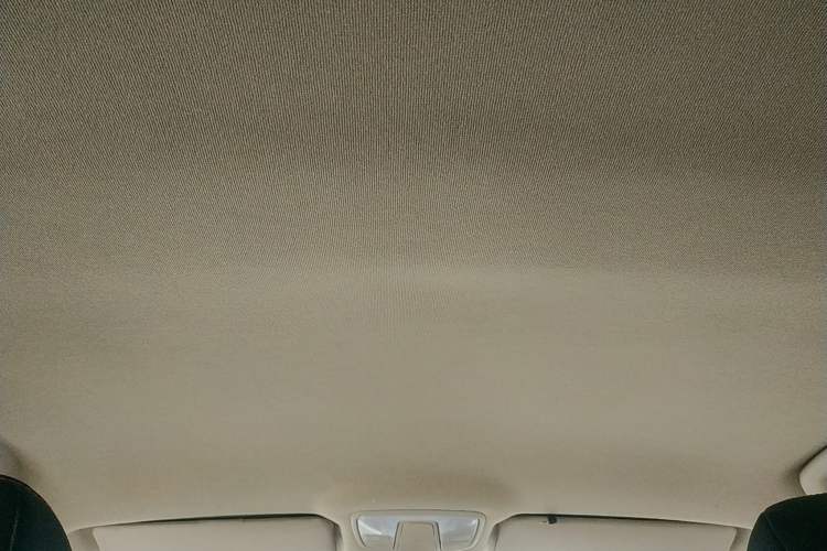 Used Geely Auto Diamond 2016 1.5L Manual Entry-Level Model China IV Standard Headliner