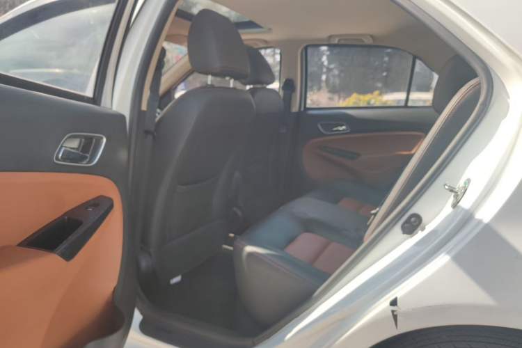 Used Geely Auto Diamond 2016 1.5L Manual Elite Edition Interior 3