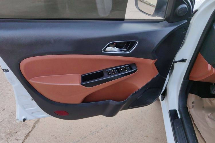 Used Geely Auto Diamond 2016 1.5L Manual Entry-Level Trim Interior 3