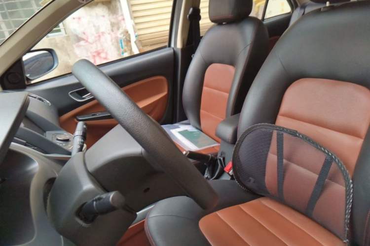 Used Geely Auto Diamond 2016 1.5L Manual Elite Version China IV Standard Interior 4