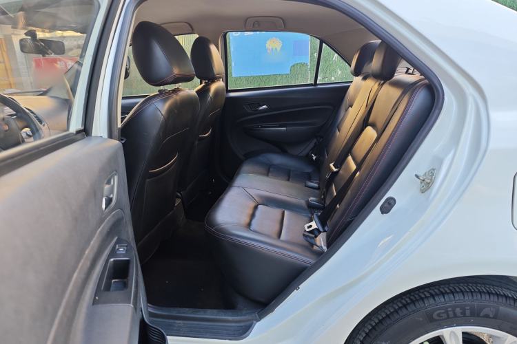 Used Geely Auto Diamond 2016 1.5L Manual Entry-Level Trim Interior 6