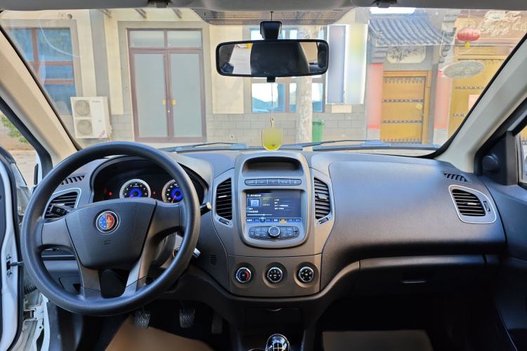 Used Geely Auto Diamond 2016 1.5L Manual Entry-Level Trim Interior 7