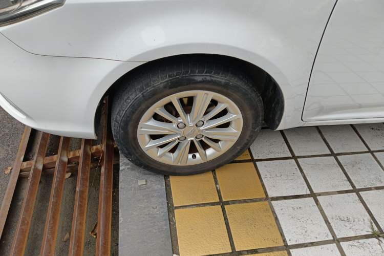 Used Geely Auto Diamond 2016 1.5L Manual Elite Edition Left Front Wheel Hub