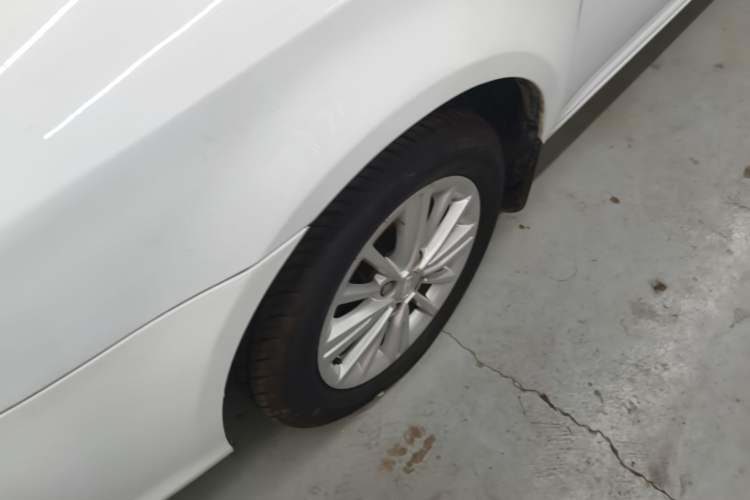 Used Geely Auto Diamond 2016 1.5L Manual Elite Edition Left Front Wheel Hub