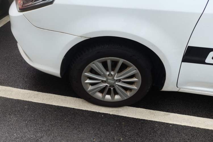Used Geely Auto Diamond 2016 1.5L Manual Elite Edition Left Front Wheel Hub