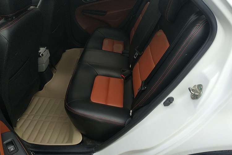 Used Geely Auto Diamond 2016 1.5L Manual Entry-Level Model China IV Standard Left Rear Seat