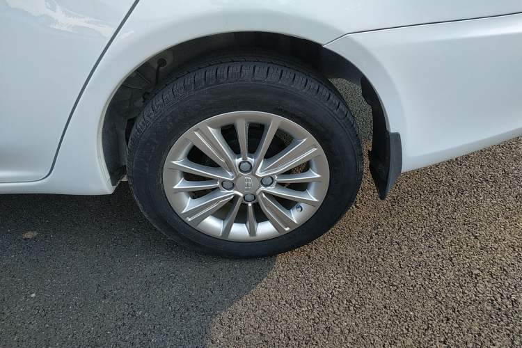 Used Geely Auto Diamond 2016 1.5L Manual Elite Edition Left Rear Wheel Hub