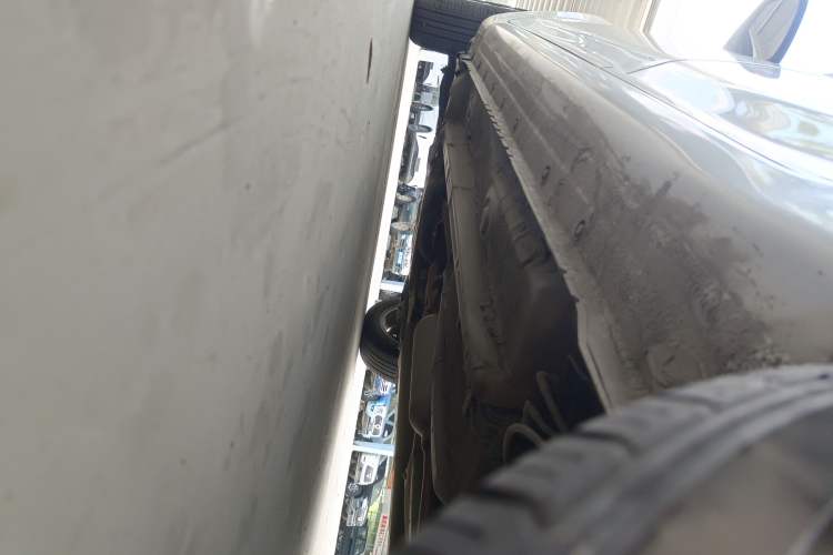 Used Geely Auto Diamond 2016 1.5L Manual Elite Edition Left Side Sill