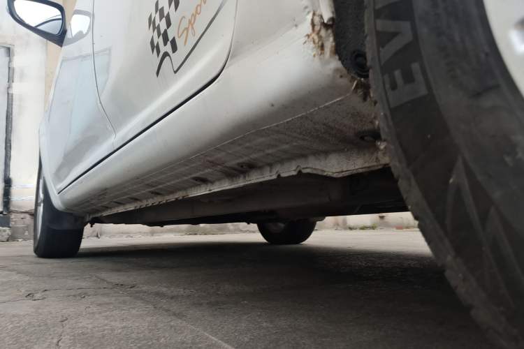 Used Geely Auto Diamond 2016 1.5L Manual Elite Edition Left Side Sill