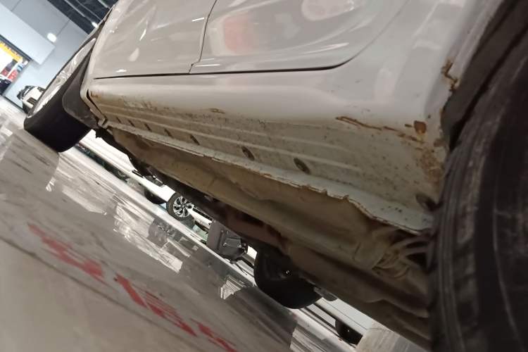 Used Geely Auto Diamond 2016 1.5L Manual Elite Version China IV Standard Left Side Sill
