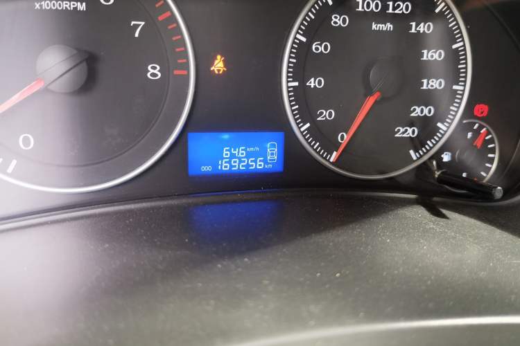 Used Geely Auto Diamond 2016 1.5L Manual Entry-Level Trim Odometer Close Up
