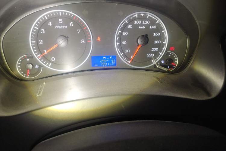 Used Geely Auto Diamond 2016 1.5L Manual Entry-Level Trim Odometer Close Up